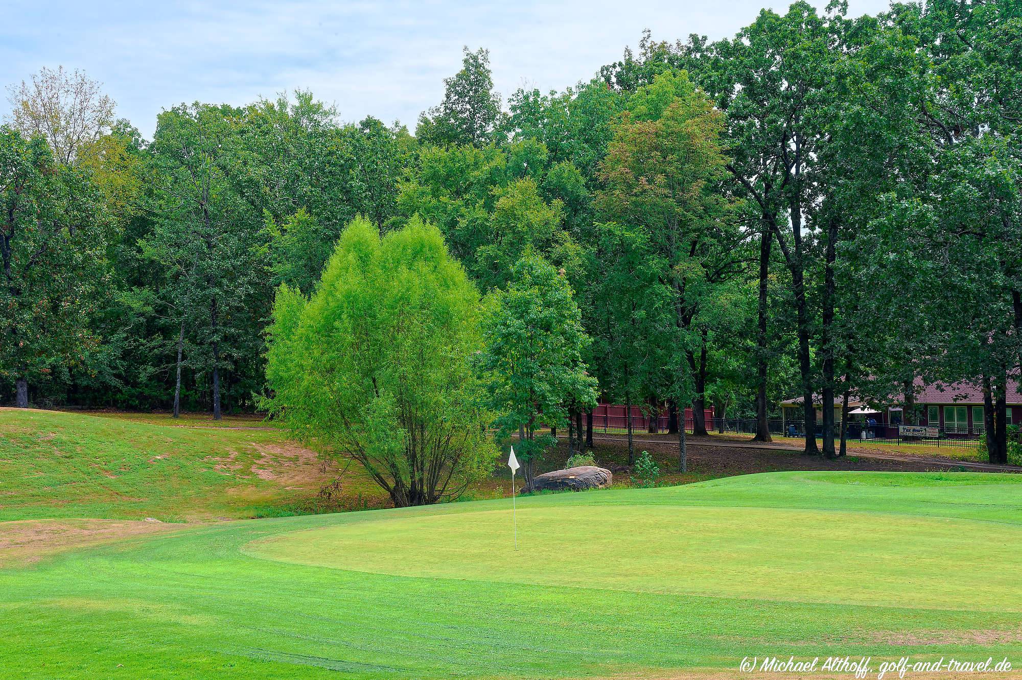 Lions Den Bahn 10-18 MZ6 _2541_DxO